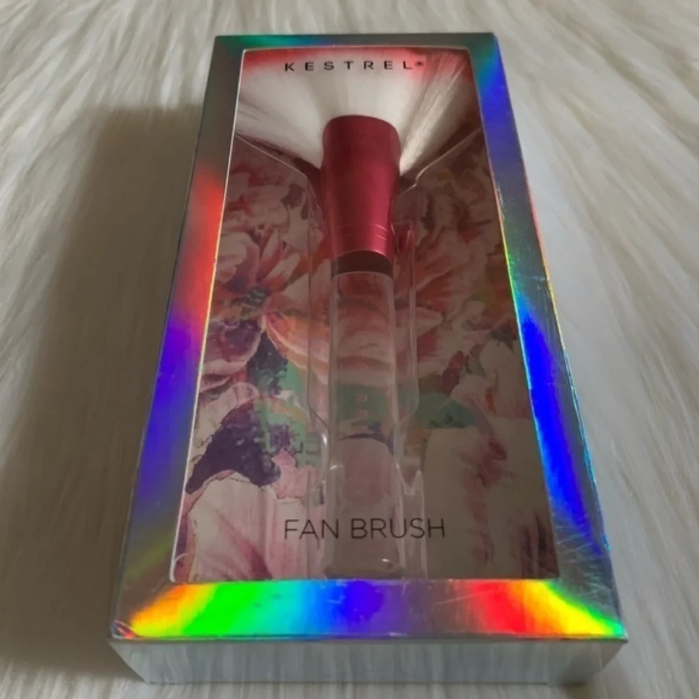 NWT Kestrel Fan Brush